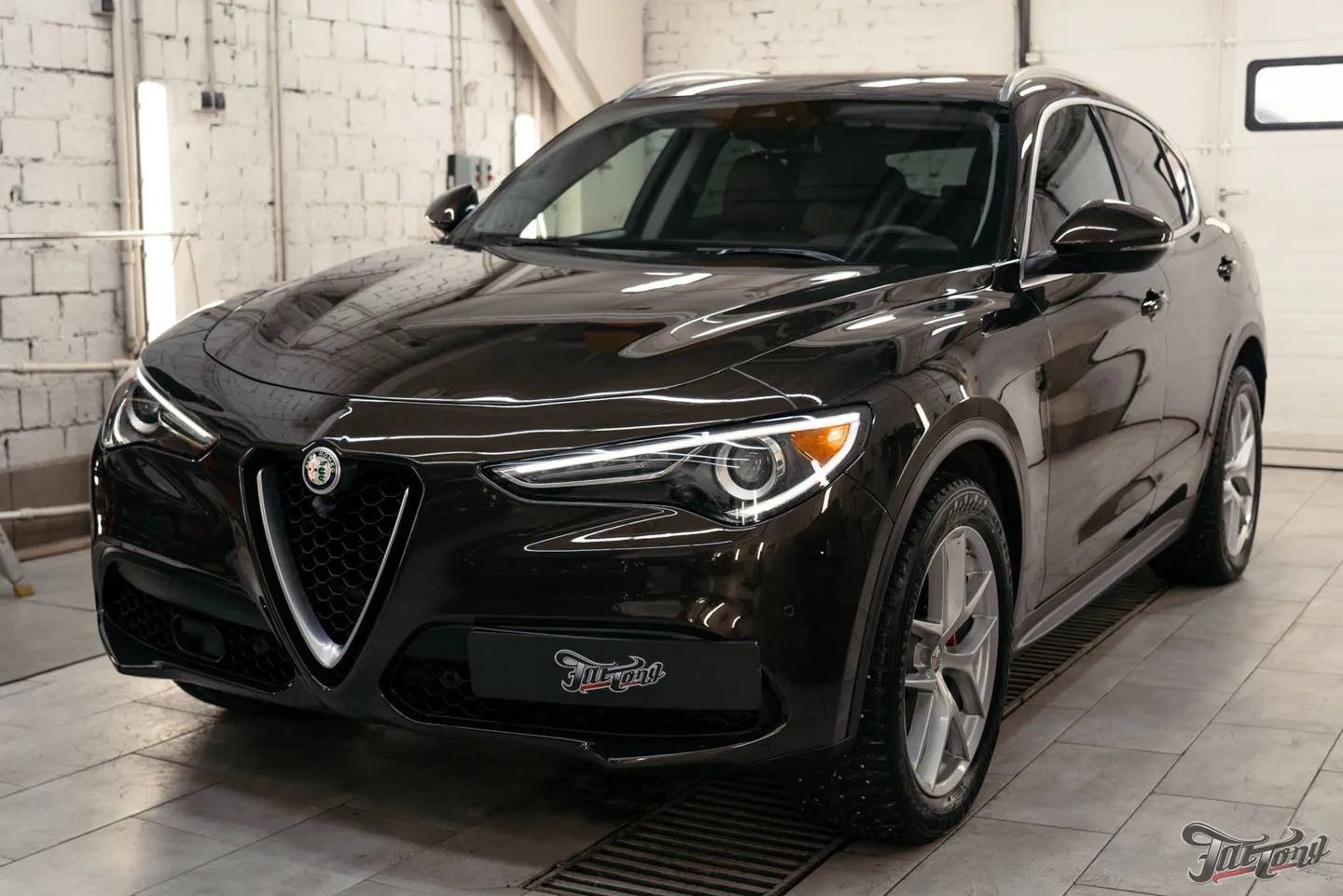 Редкий гость в Fat Tony — Alfa Romeo Stelvio. Ремонт и окрас переднего бампера, комплекс детейлинг-услуг, замена и мойка радиаторов